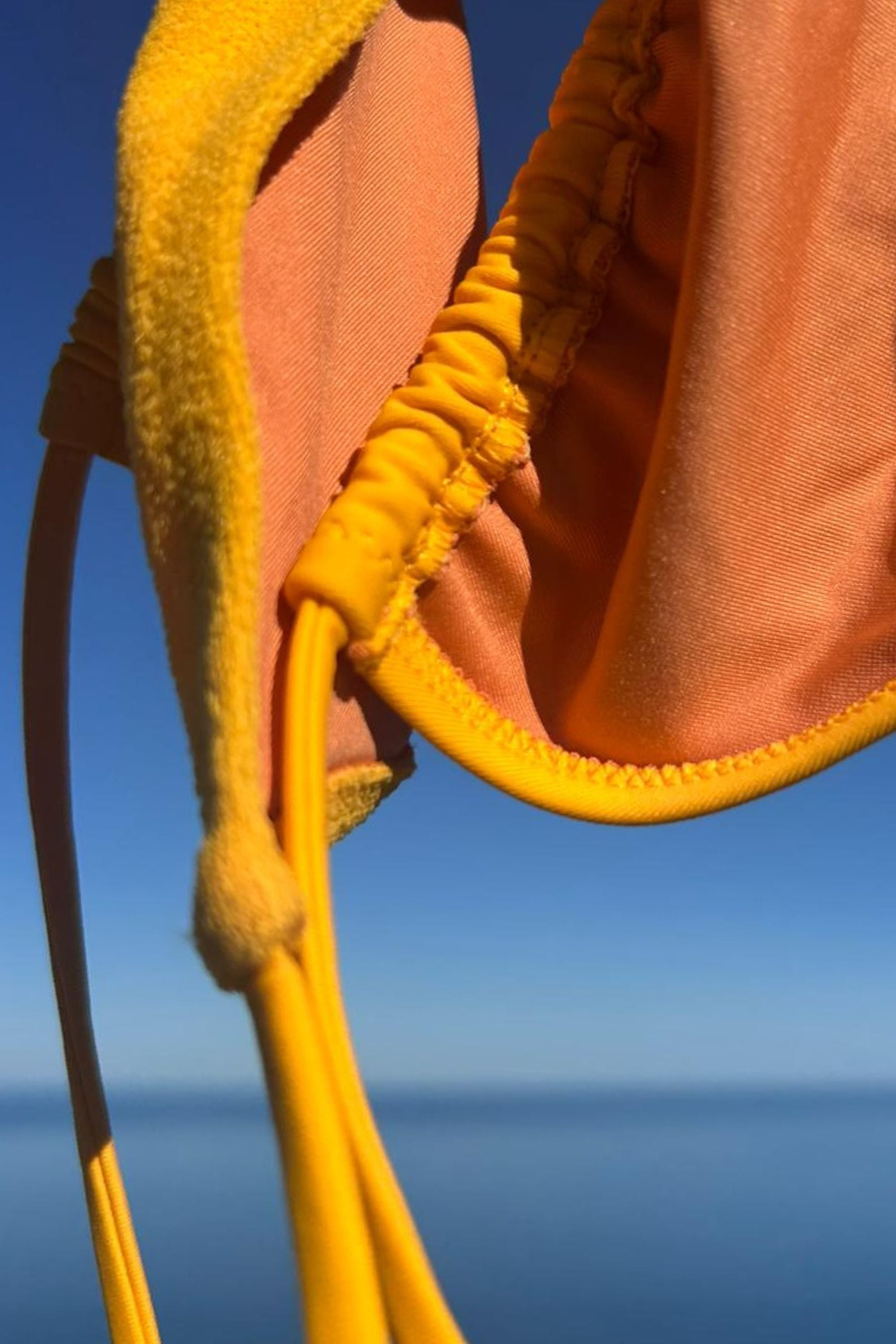 Top Bikini DIPOLE TROPIC, triángulo, Amarillo Coral | SURO